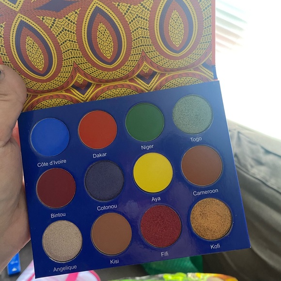 Juvias Place Palette - Picture 2 of 2